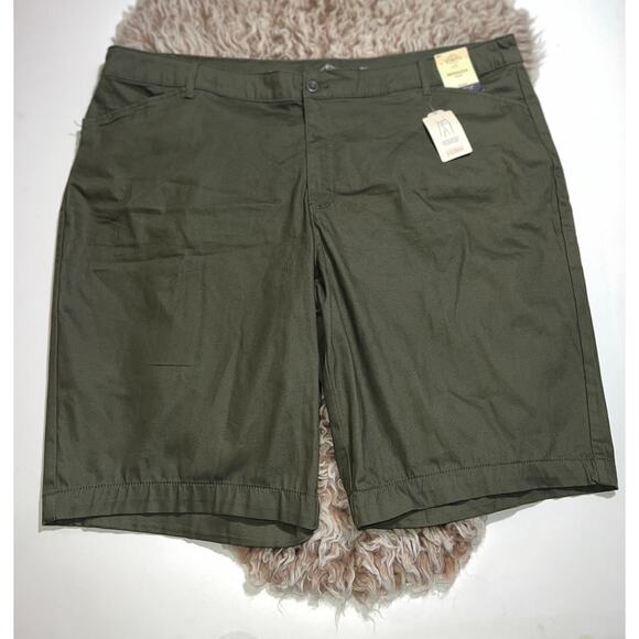 St. John bay women’s new green mid rise Bermuda shorts - Picture 11 of 12